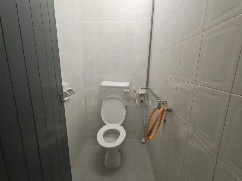 Rumah Teres 1-Tingkat untuk Dijual di Taman Ungku Tun Aminah (Skudai) - Leo Sam - Bathroom - PropertyGuru.com.my