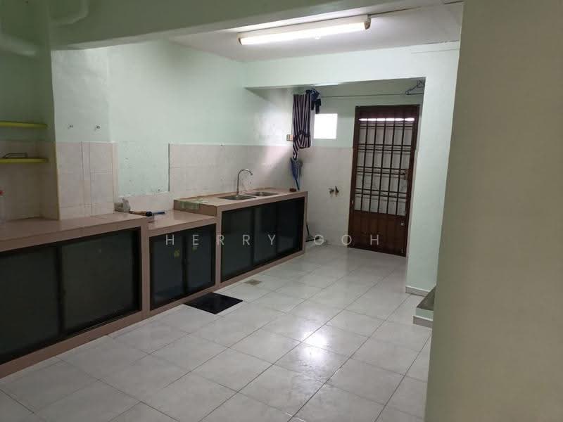 Rumah Teres 2-Tingkat untuk Dijual di Permas Jaya (Johor Bahru) - Herry Goh - Kitchen - PropertyGuru.com.my