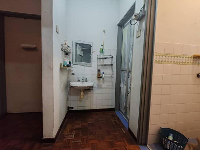 2-storey Terraced House for Sale in Rawang (Selangor) - Vivian Ho - Bathroom - PropertyGuru.com.my