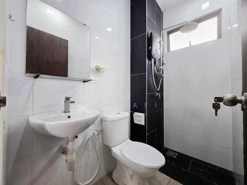 Kediaman Servis untuk Dijual di Seasons Garden Residences - Zul Syafiq - Bathroom - PropertyGuru.com.my