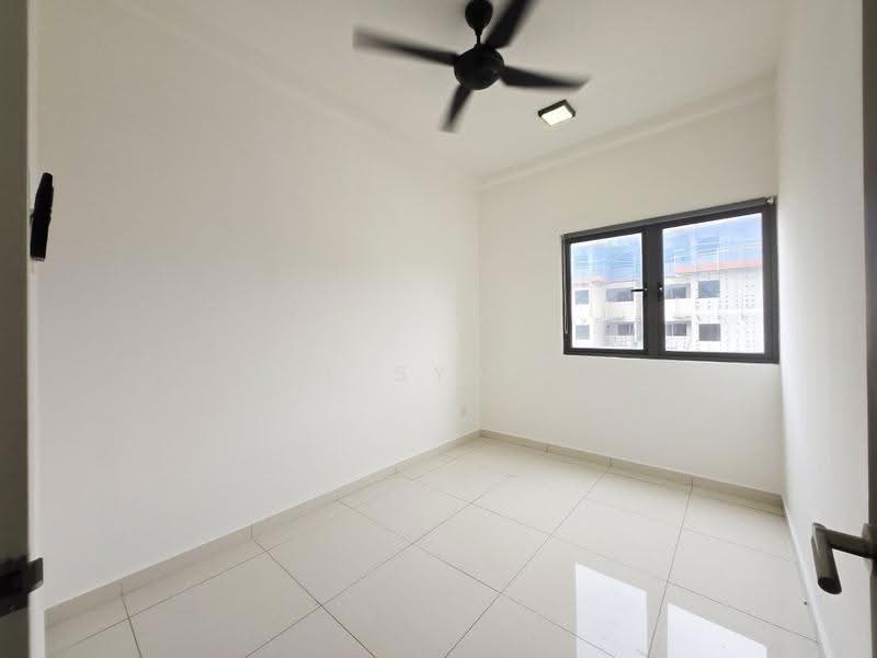 Kediaman Servis untuk Dijual di Seasons Garden Residences - Zul Syafiq - Bedroom - PropertyGuru.com.my