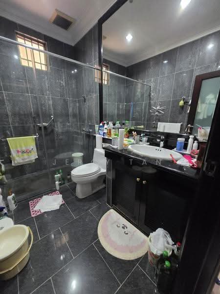 Semi-Detached House for Sale in Jalan Klang Lama (Old Klang Road) (Kuala Lumpur) - Jercy Tan - Bathroom - PropertyGuru.com.my