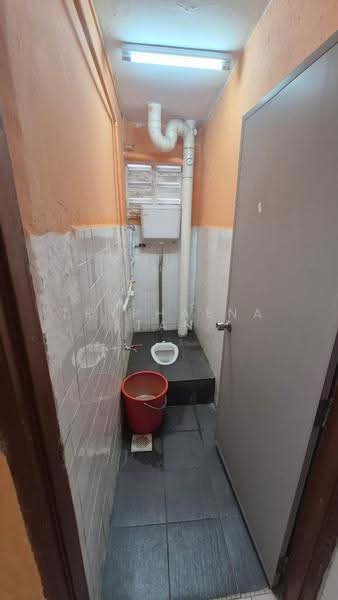 Shop / Office for Sale in Taman Johor Jaya (Johor Bahru) - Tryphaena Tan - Bathroom - PropertyGuru.com.my