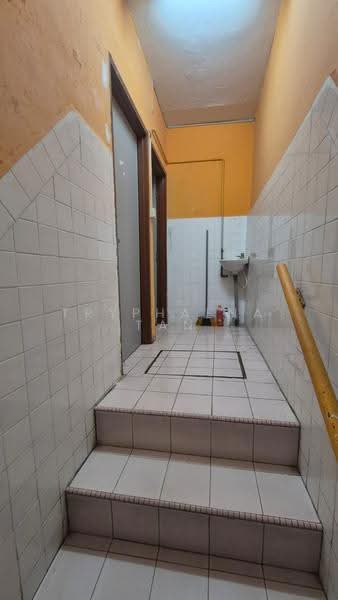 Shop / Office for Sale in Taman Johor Jaya (Johor Bahru) - Tryphaena Tan - Corridor - PropertyGuru.com.my