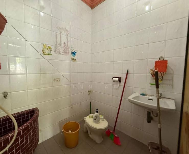 Rumah Teres 1-Tingkat untuk Dijual di Taman Desa Skudai (Skudai) - Finn Aw - Bathroom - PropertyGuru.com.my