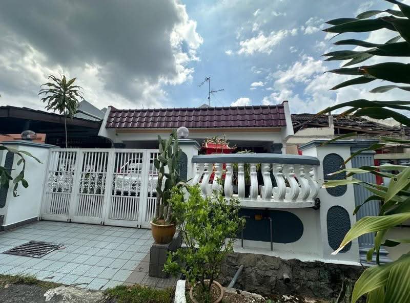 Rumah Teres 1-Tingkat untuk Dijual di Taman Desa Skudai (Skudai) - Finn Aw - Exterior - PropertyGuru.com.my