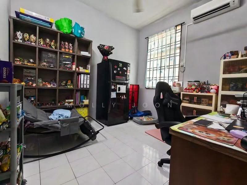 Rumah Teres 2-Tingkat untuk Dijual di Taman Putri Kulai (Kulai) - Molly Joon - Study - PropertyGuru.com.my