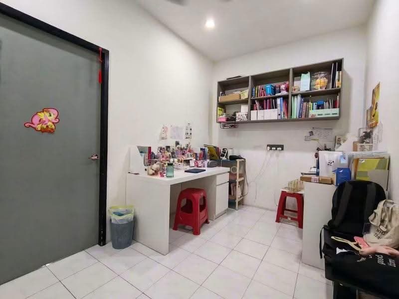 Rumah Teres 2-Tingkat untuk Dijual di Taman Putri Kulai (Kulai) - Molly Joon - Study - PropertyGuru.com.my