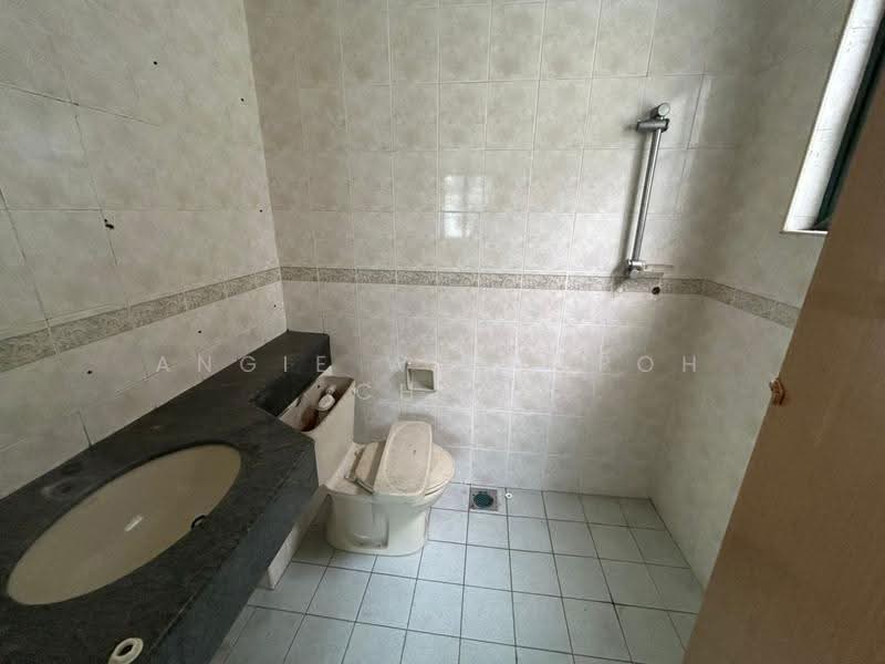 Bungalow House for Sale in Taman Midah (Cheras) - Angie Wong Poh Choo - Bathroom - PropertyGuru.com.my