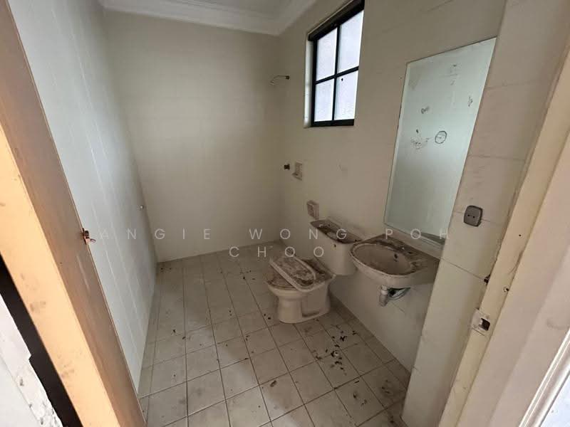 Bungalow House for Sale in Taman Midah (Cheras) - Angie Wong Poh Choo - Bathroom - PropertyGuru.com.my