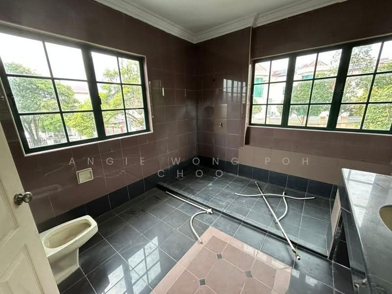 Bungalow House for Sale in Taman Midah (Cheras) - Angie Wong Poh Choo - Bathroom - PropertyGuru.com.my