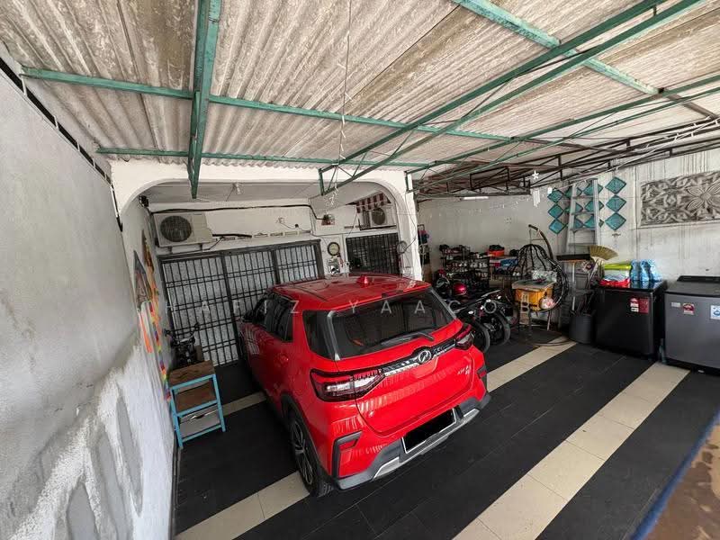 1-storey Terraced House for Sale in Taman Perwira (Telok Panglima Garang) - Hafiz Yaacob - Car Park - PropertyGuru.com.my
