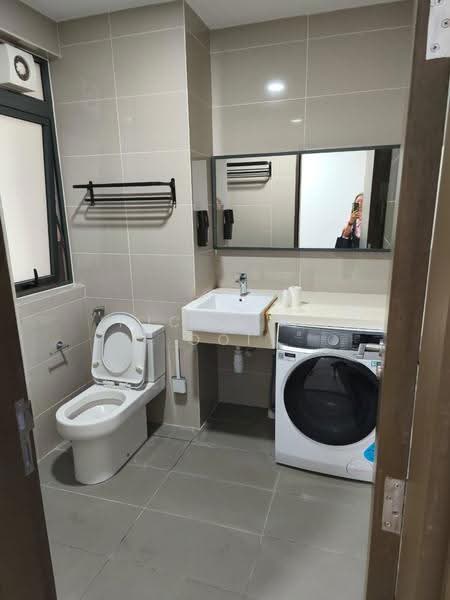 Kediaman Servis untuk Dijual di Seventeen Mall & Residences (Biji Living) - Nicholas Ooi - Bathroom - PropertyGuru.com.my