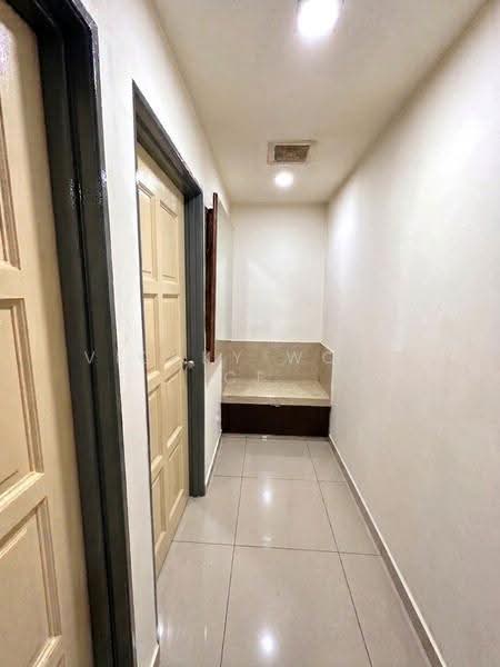 Rumah Teres 2-Tingkat untuk Dijual di Taman Pinggiran Putra (Seri Kembangan) - Vickky Wong CF - Corridor - PropertyGuru.com.my