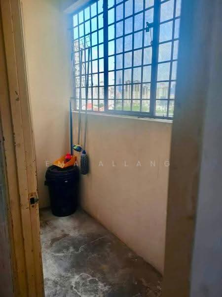 Pangsapuri untuk Dijual di Permai Seri - EMA ALLANG - Balcony - PropertyGuru.com.my