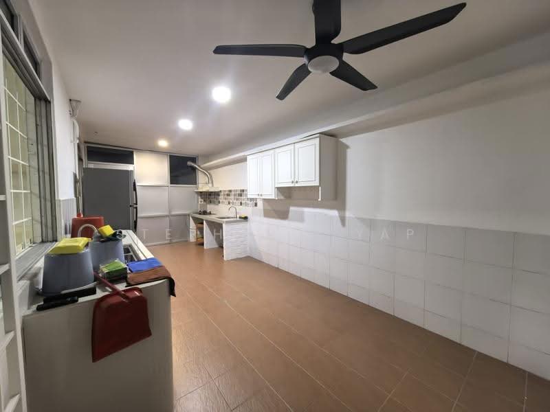 Rumah Berkembar untuk Disewa di Perling (Johor) - Stephanie Yap - Kitchen - PropertyGuru.com.my