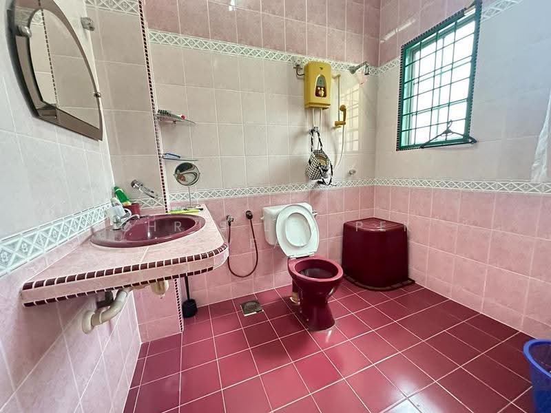 Rumah Teres untuk Dijual di Bandar Sungai Long (Selangor) - Chris Lim Pek Yean - Bathroom - PropertyGuru.com.my