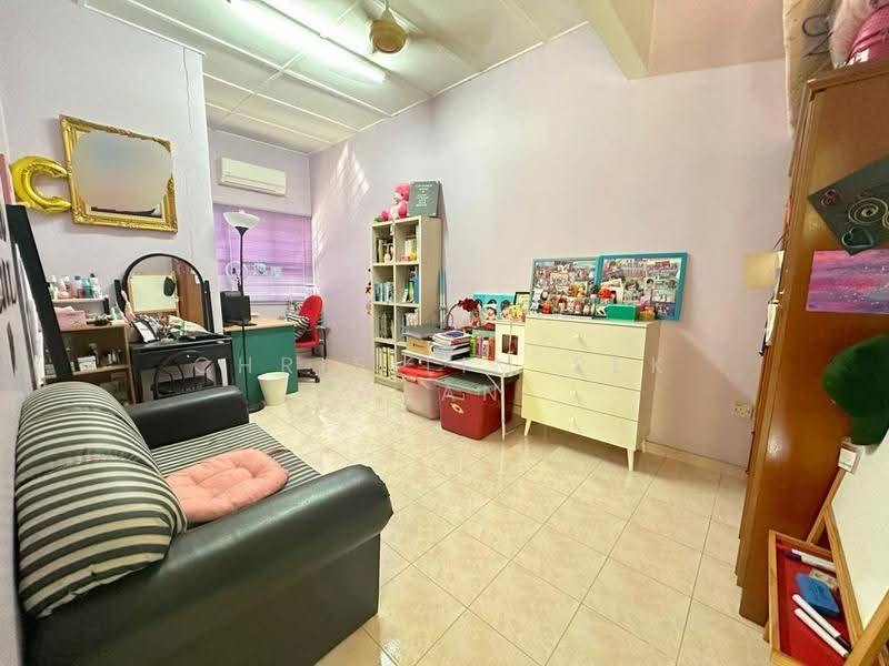 Rumah Teres untuk Dijual di Bandar Sungai Long (Selangor) - Chris Lim Pek Yean - Living Room - PropertyGuru.com.my