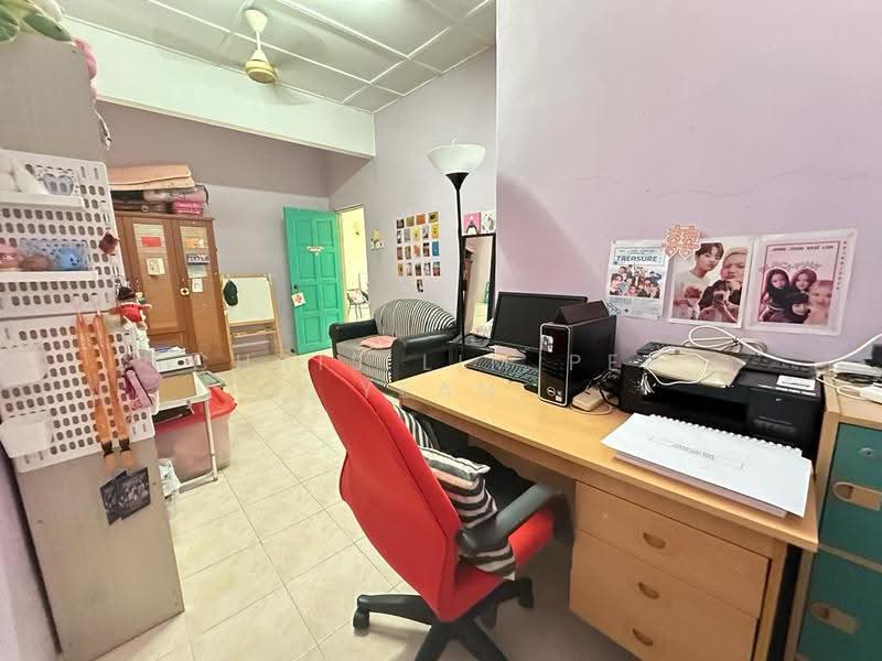 Rumah Teres untuk Dijual di Bandar Sungai Long (Selangor) - Chris Lim Pek Yean - Study - PropertyGuru.com.my