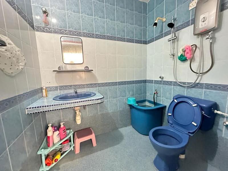 Rumah Teres untuk Dijual di Bandar Sungai Long (Selangor) - Chris Lim Pek Yean - Bathroom - PropertyGuru.com.my