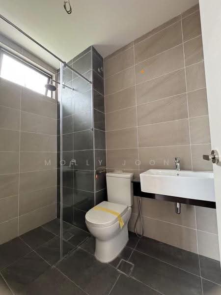 Semi-Detached House for Sale in Taman Sutera Utama (Skudai) - Molly Joon - Bathroom - PropertyGuru.com.my