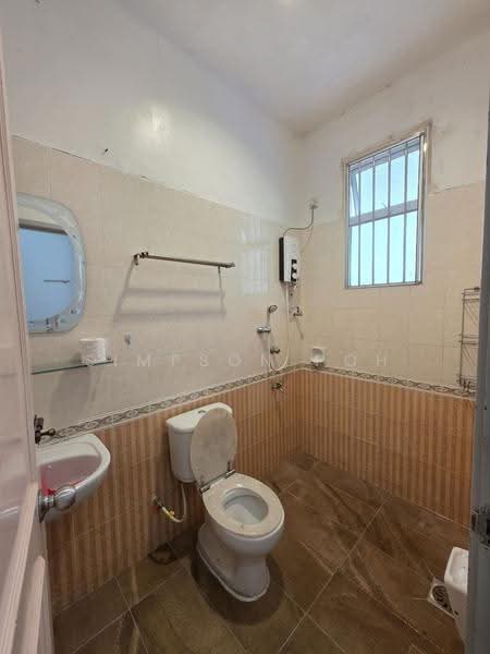 1-storey Terraced House for Sale in Taman Impian Emas (Skudai) - Simpson Poh - Bathroom - PropertyGuru.com.my