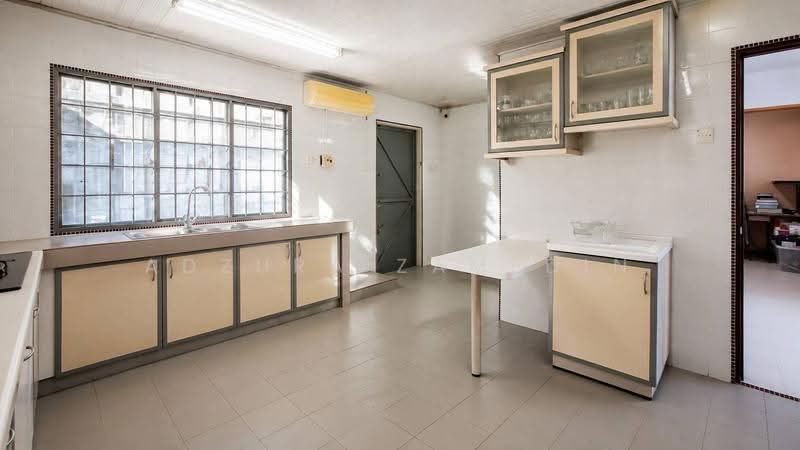 Bungalow House untuk Dijual di Taman Desa (Kuala Lumpur) - Adzura Zamedin - Kitchen - PropertyGuru.com.my
