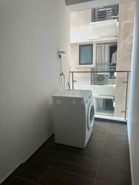 Kondominium untuk Dijual di Bay Point @ Country Garden Danga Bay - Leo Sam - Balcony - PropertyGuru.com.my