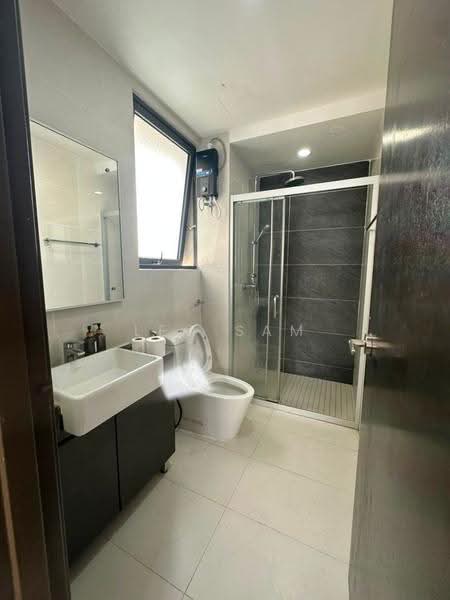 Kondominium untuk Dijual di Bay Point @ Country Garden Danga Bay - Leo Sam - Bathroom - PropertyGuru.com.my