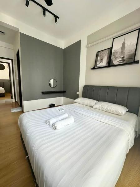 Kondominium untuk Dijual di Bay Point @ Country Garden Danga Bay - Leo Sam - Bedroom - PropertyGuru.com.my
