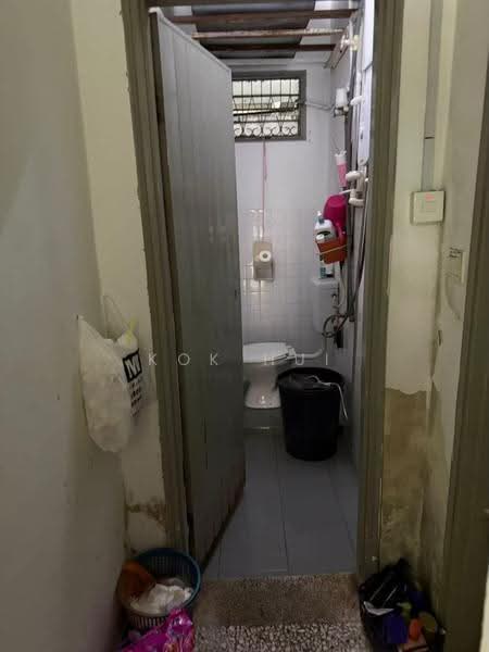 Rumah Teres 1-Tingkat untuk Dijual di Taman Pelangi (Johor Bahru) - Kok Hui - Bathroom - PropertyGuru.com.my