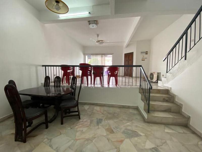 Rumah Teres 2-Tingkat untuk Disewa di Taman Serdang Raya (Seri Kembangan) - Irene Ng - Dining Room - PropertyGuru.com.my
