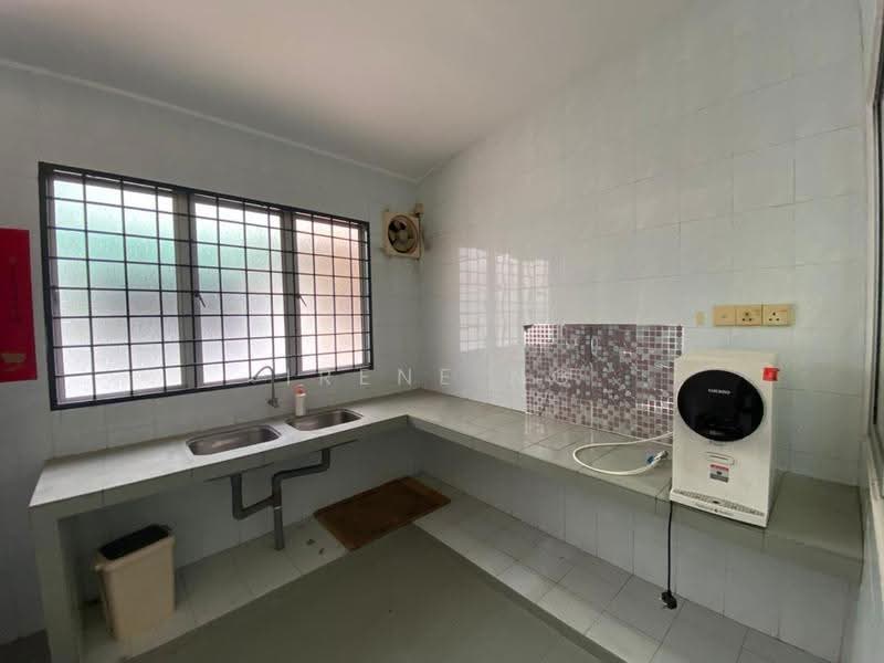 Rumah Teres 2-Tingkat untuk Disewa di Taman Serdang Raya (Seri Kembangan) - Irene Ng - Kitchen - PropertyGuru.com.my