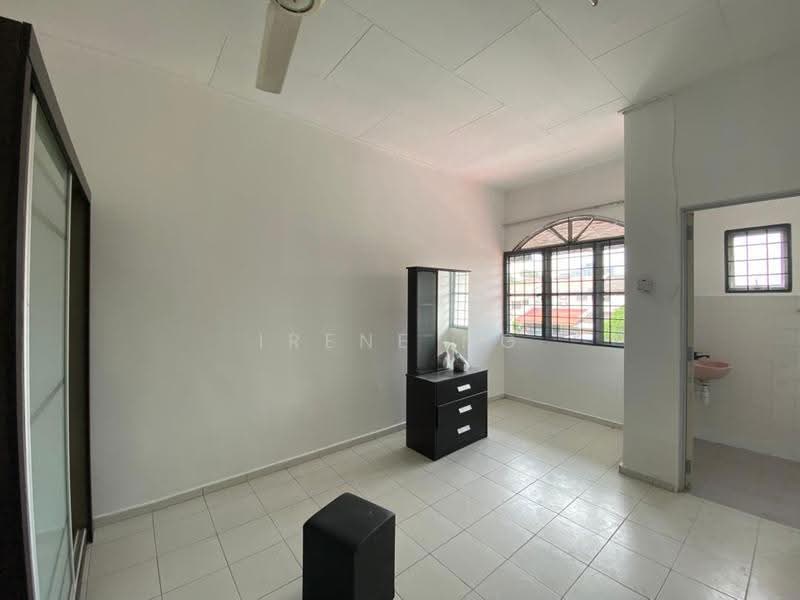 Rumah Teres 2-Tingkat untuk Disewa di Taman Serdang Raya (Seri Kembangan) - Irene Ng - Bedroom - PropertyGuru.com.my