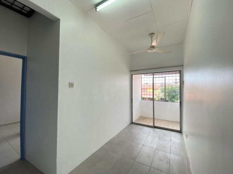 Rumah Teres 2-Tingkat untuk Disewa di Taman Serdang Raya (Seri Kembangan) - Irene Ng - Balcony - PropertyGuru.com.my