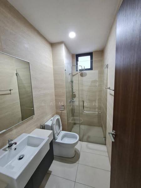 Kediaman Servis untuk Disewa di Crescent Bay Suites (Teluk Bayu) - Sam Yap - Bathroom - PropertyGuru.com.my