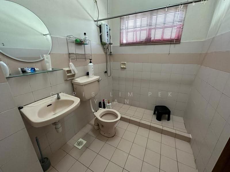 Rumah Teres untuk Dijual di Bandar Sungai Long (Selangor) - Chris Lim Pek Yean - Bathroom - PropertyGuru.com.my