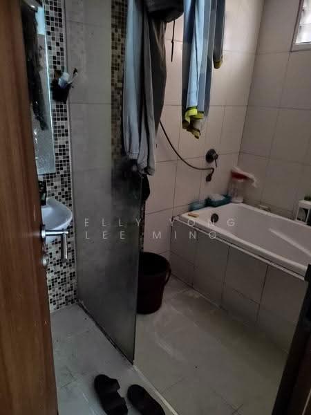 Kediaman Servis untuk Dijual di Titiwangsa Sentral - Kelly Yong Lee Ming - Bathroom - PropertyGuru.com.my