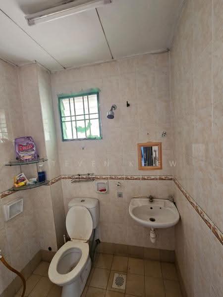 Rumah Bandar untuk Disewa di Taman Bayu Permai (Rawang) - Steven Khew - Bathroom - PropertyGuru.com.my