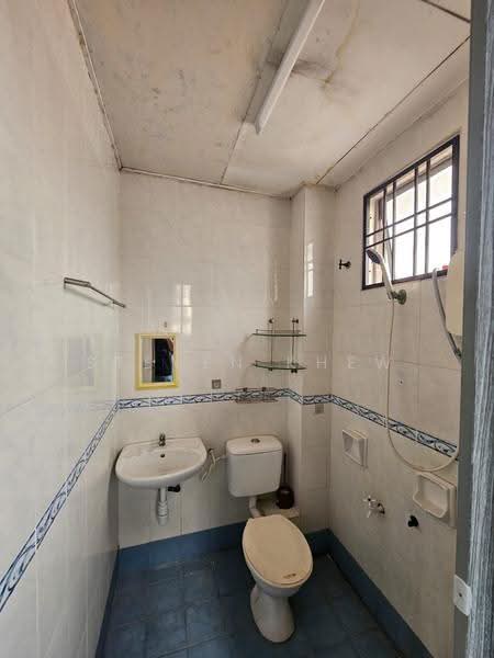 Rumah Bandar untuk Disewa di Taman Bayu Permai (Rawang) - Steven Khew - Bathroom - PropertyGuru.com.my
