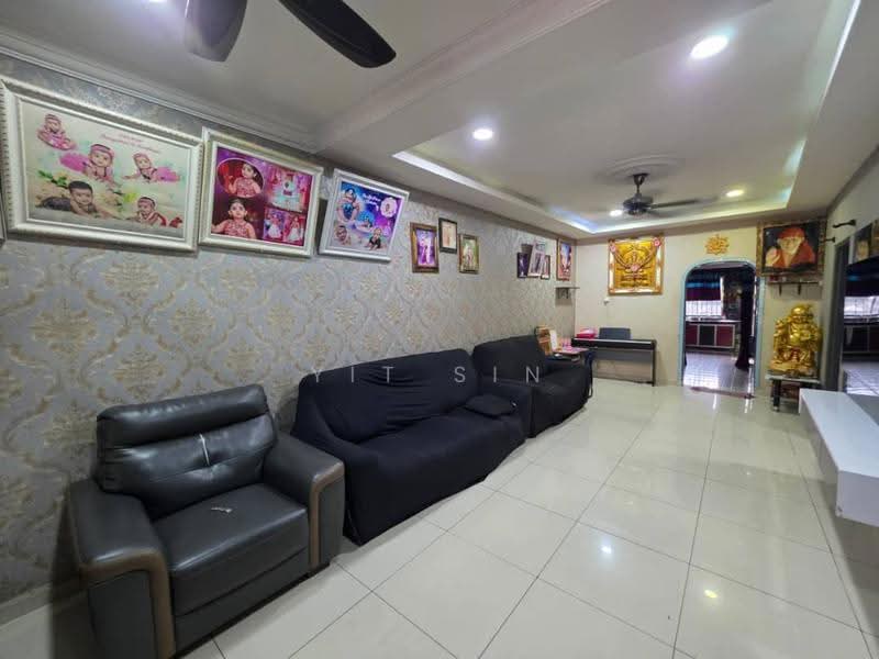 1-storey Terraced House for Sale in Taman Makmur (Kulai) - Yit Sin - Living Room - PropertyGuru.com.my