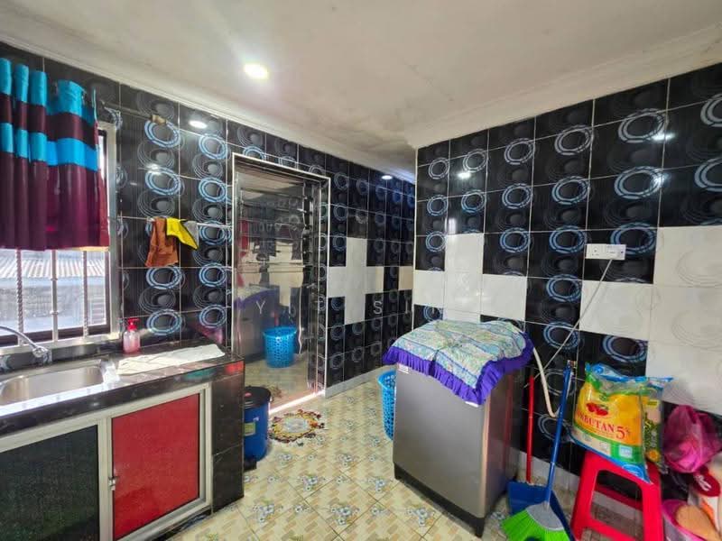 1-storey Terraced House for Sale in Taman Makmur (Kulai) - Yit Sin - Kitchen - PropertyGuru.com.my