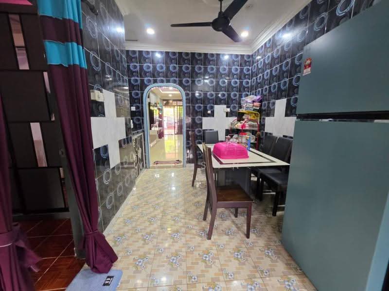 1-storey Terraced House for Sale in Taman Makmur (Kulai) - Yit Sin - Kitchen - PropertyGuru.com.my
