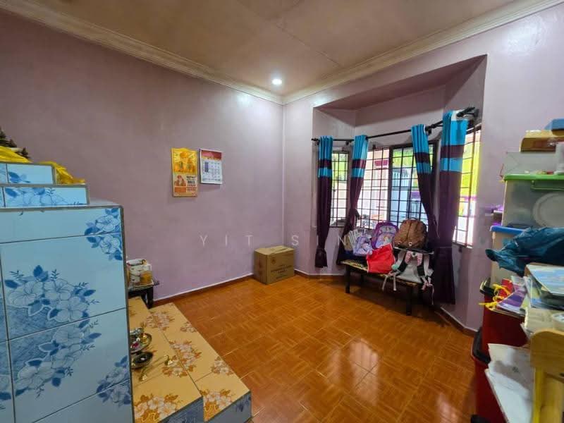 1-storey Terraced House for Sale in Taman Makmur (Kulai) - Yit Sin - Living Room - PropertyGuru.com.my