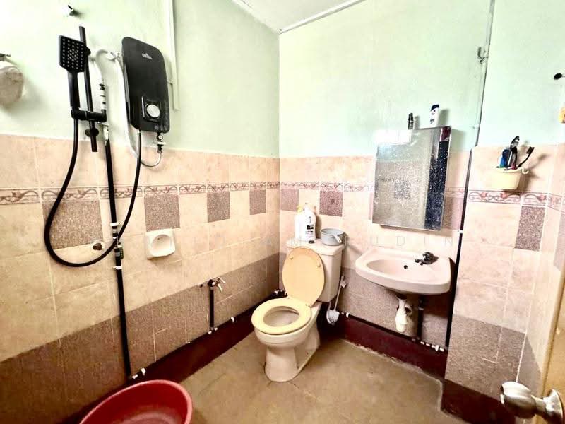 2-storey Terraced House for Sale in Seksyen 3 Bandar Baru Bangi (Bandar Baru Bangi) - Shafiq Amerudin - Bathroom - PropertyGuru.com.my