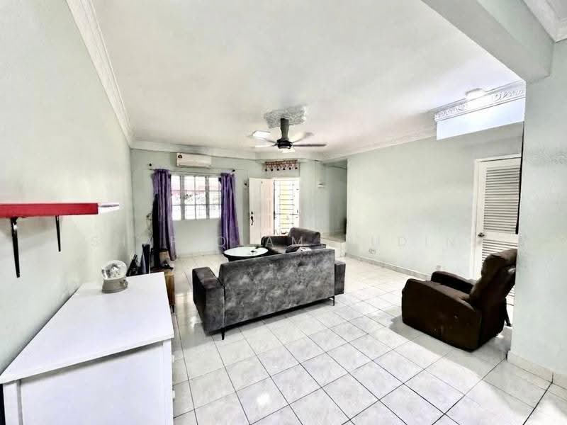 2-storey Terraced House for Sale in Seksyen 3 Bandar Baru Bangi (Bandar Baru Bangi) - Shafiq Amerudin - Living Room - PropertyGuru.com.my