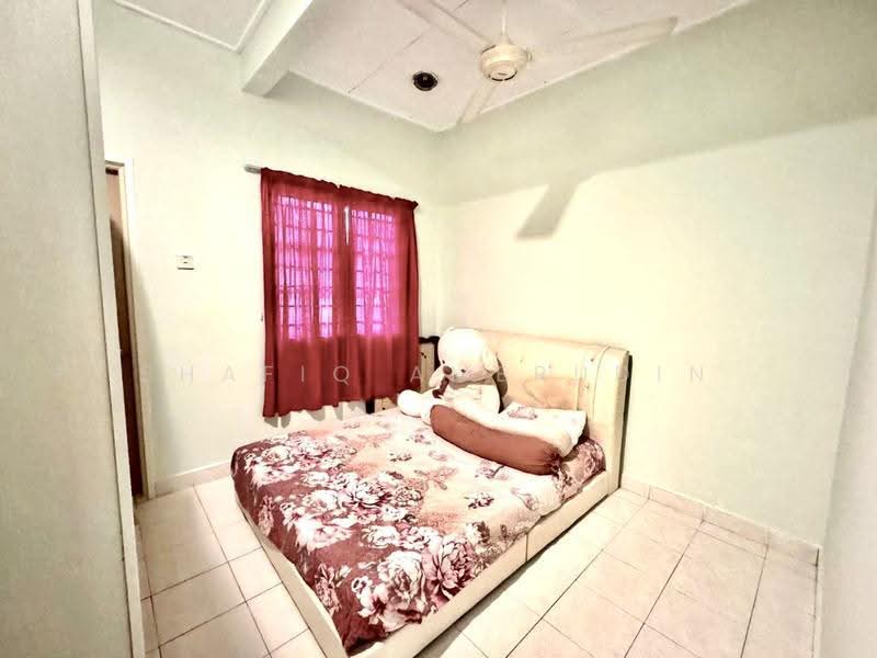 2-storey Terraced House for Sale in Seksyen 3 Bandar Baru Bangi (Bandar Baru Bangi) - Shafiq Amerudin - Bedroom - PropertyGuru.com.my