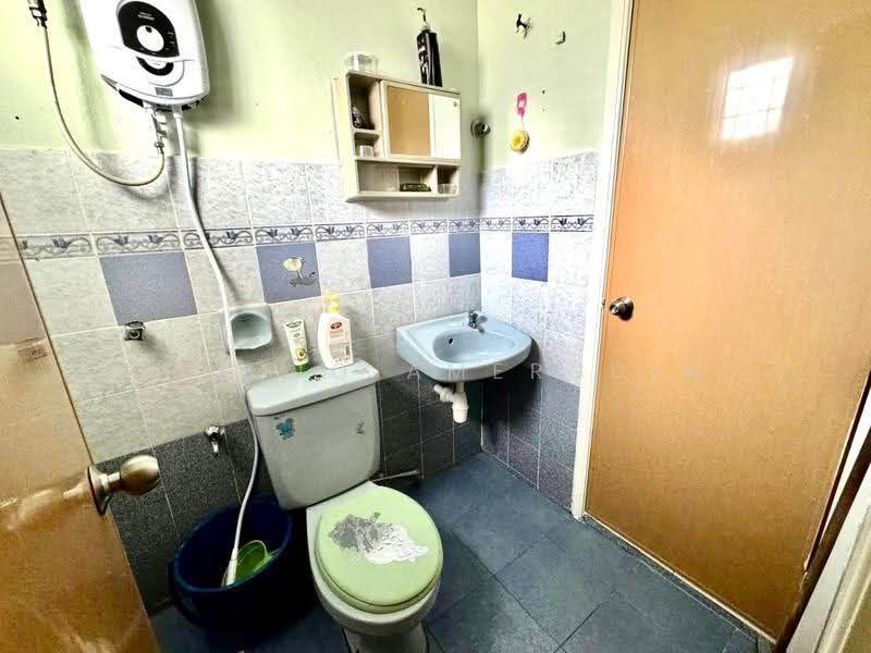 2-storey Terraced House for Sale in Seksyen 3 Bandar Baru Bangi (Bandar Baru Bangi) - Shafiq Amerudin - Bathroom - PropertyGuru.com.my