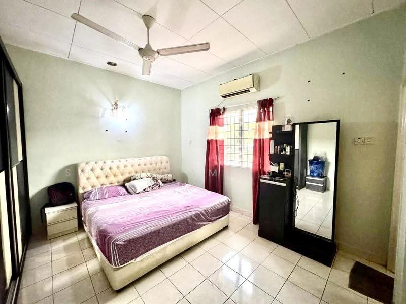 2-storey Terraced House for Sale in Seksyen 3 Bandar Baru Bangi (Bandar Baru Bangi) - Shafiq Amerudin - Bedroom - PropertyGuru.com.my