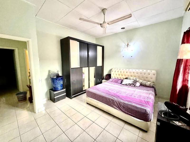 2-storey Terraced House for Sale in Seksyen 3 Bandar Baru Bangi (Bandar Baru Bangi) - Shafiq Amerudin - Bedroom - PropertyGuru.com.my